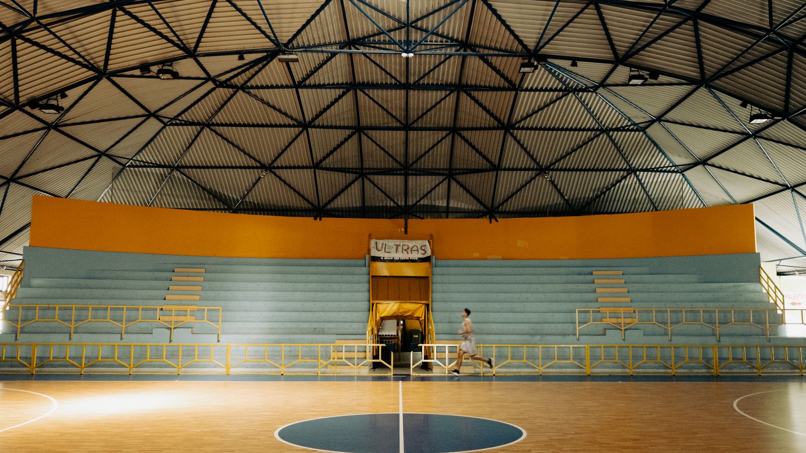 Sporthalle mieten: Ansprechpartner, Ablauf und Kosten